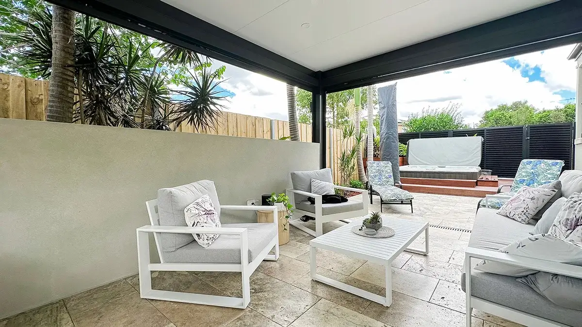 Insulated Patio Awning with Versiclad Roofing Outdoor Blinds at Acacia Gardens Corver View 2 1